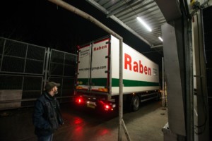 Někdy jsou i obyčejné piškoty nad zlato! / Foto zdroj: Raben Logistics Czech s.r.o.