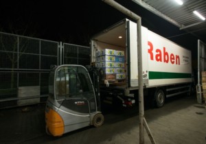 Někdy jsou i obyčejné piškoty nad zlato! / Foto zdroj: Raben Logistics Czech s.r.o.