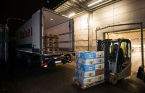 Někdy jsou i obyčejné piškoty nad zlato! / Foto zdroj: Raben Logistics Czech s.r.o.