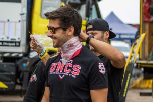 Přejímky zdolány. Macík přišel o hlas. Posádka se těší na klid v kabině / Foto zdroj: Big Shock Racing