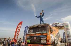 Tomáš Tomeček letos se svou závodní tatrou dojel do Dakaru pro stříbrnou trofej / Foto zdroj: Tiskový servis CZECHOSLOVAK GROUP